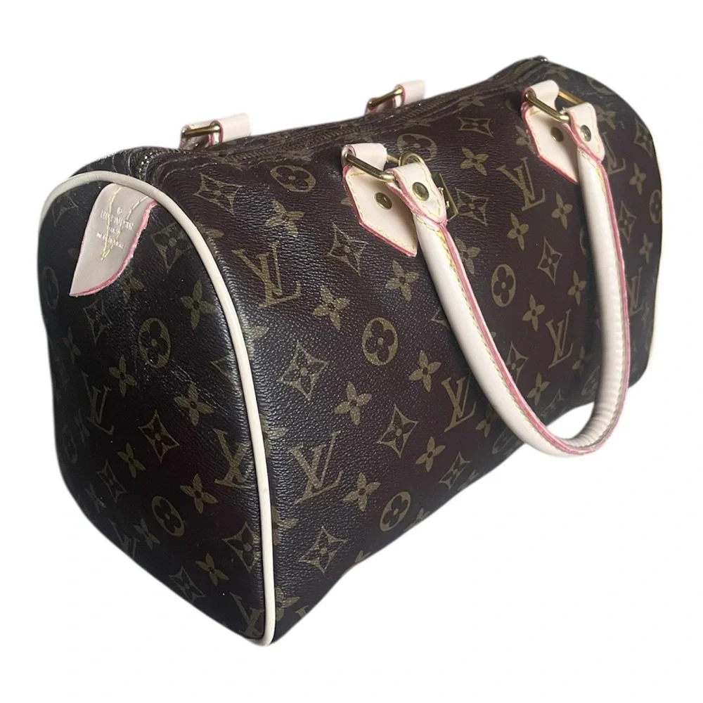 Louis Vuitton Speedy bag in monogram canvas with cream trim. - Picture 4 of 10